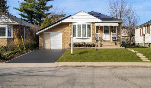 823 Queensdale Ave E, Hamilton, ON, L8V1M7 | Card Image