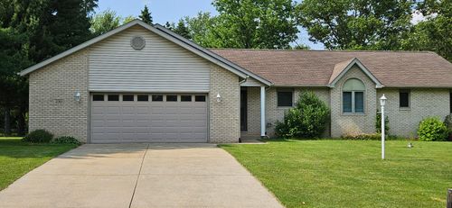 230 Coolspring Dr, Valparaiso, IN, 46385-7724 | Card Image