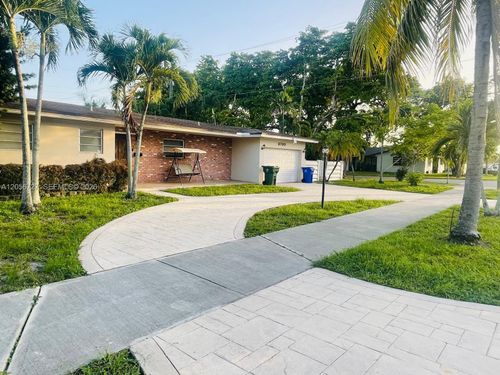6790-6790 Sw 10th Ct, Pembroke Pines, FL, 33023-1612 | Card Image