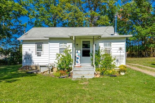 16726 Oakwood Dr, Lake Milton, OH, 44429-9719 | Card Image