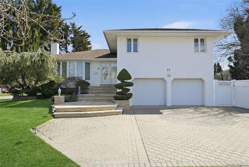 14 Millpond St, Jericho, NY, 11753-2216 | Card Image