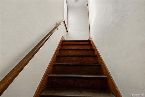 1413 Wayburn St, Grosse Pointe, MI, 48230-1069 | Card Image