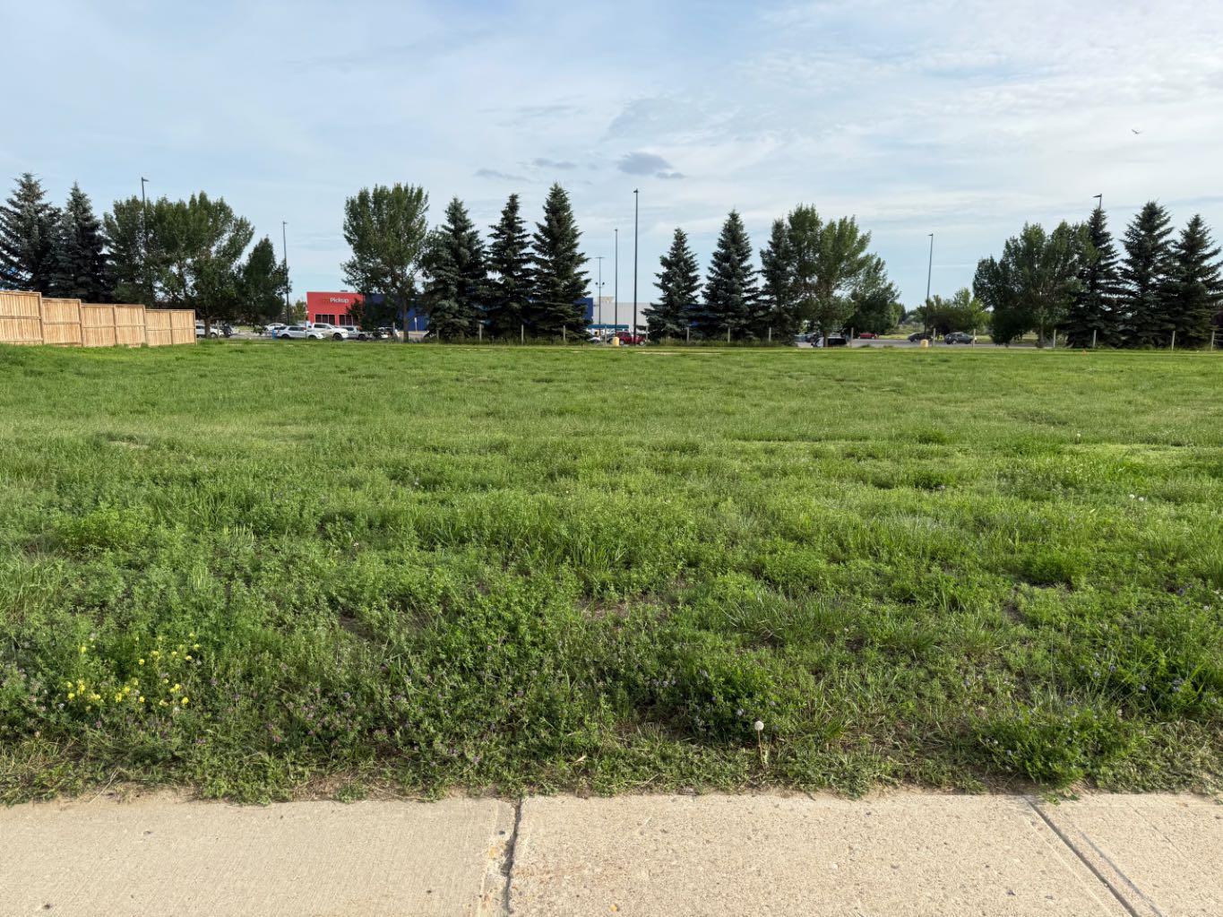 Land in Brooks 3