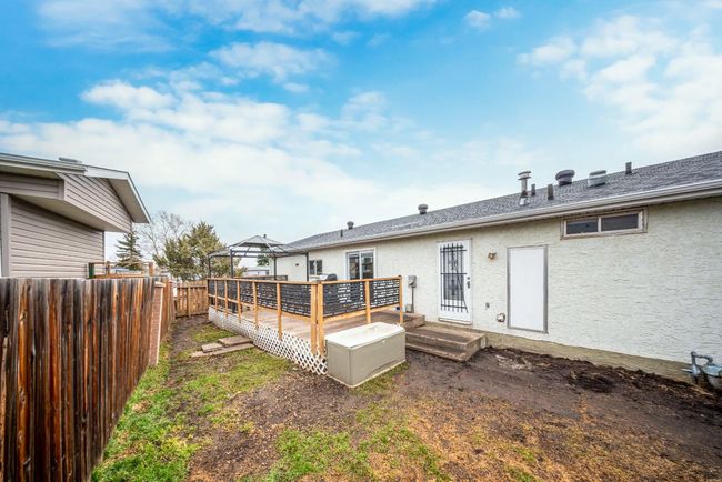 40 Hearthstone Dr, House other with 3 bedrooms, 2 bathrooms and 2 parking in Lacombe AB | Image 5