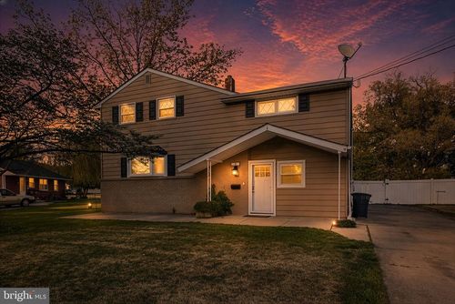 2 Paterson Ave, PENNSVILLE, NJ, 08070-2318 | Card Image