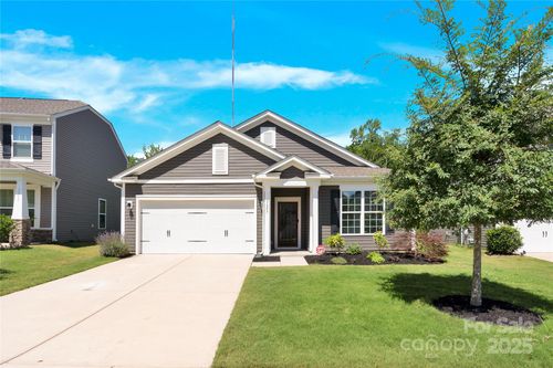 3207 Selwyn Landing Dr, Charlotte, NC, 28215-6806 | Card Image