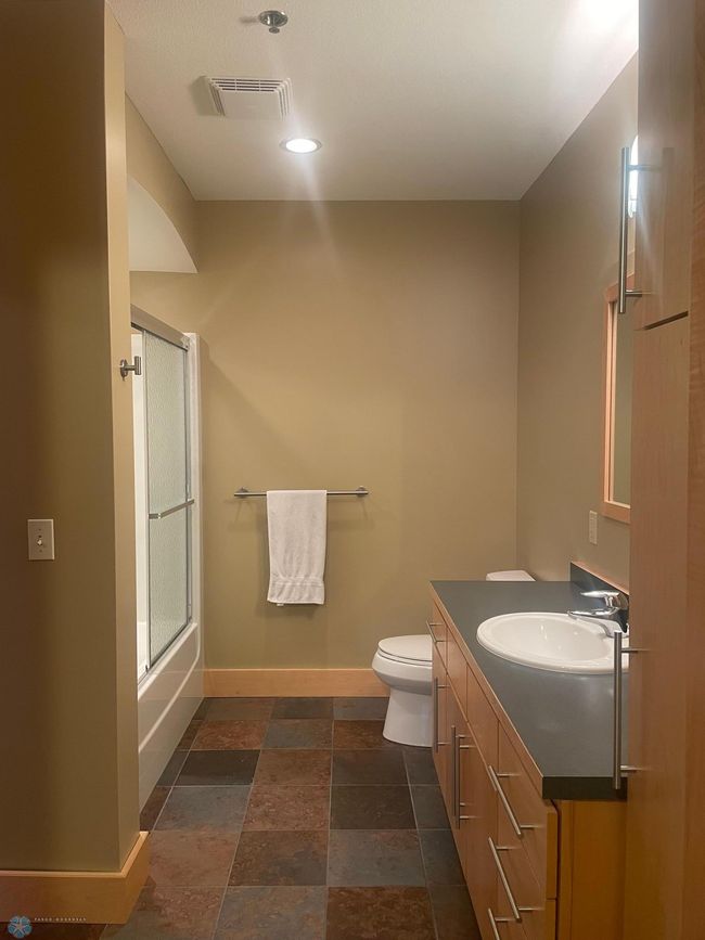 Bathroom 2 | Image 19