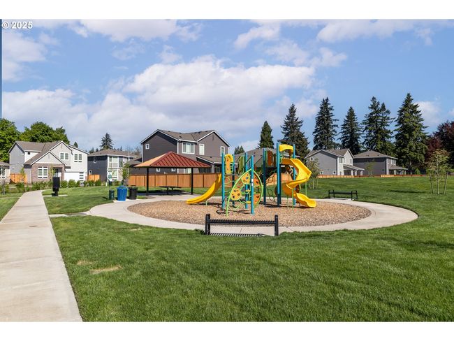 15209 Se Towers Ter, House other with 3 bedrooms, 3 bathrooms and 2 parking in Milwaukie OR | Image 32