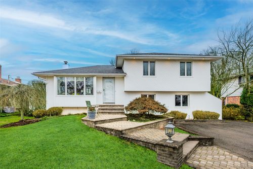 18 Roxbury Ave, Plainview, NY, 11803-2712 | Card Image