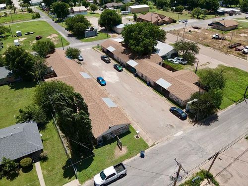 100 N Grant St, Winters, TX, 79567-5138 | Card Image