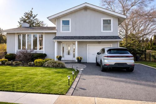 287 Birchwood Park Dr, Jericho, NY, 11753-2306 | Card Image
