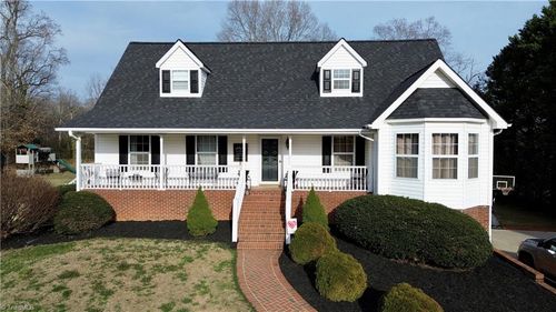 4003 Daisy Dr, Hamptonville, NC, 27020-7882 | Card Image