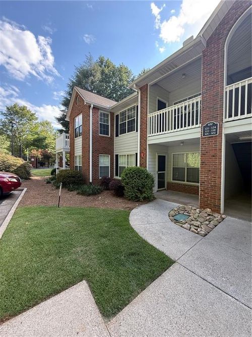 123 Streamside Dr, Roswell, GA, 30076-4629 | Card Image