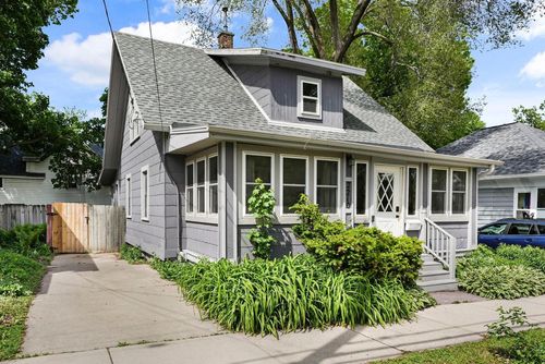 2210 La Follette Ave, Madison, WI, 53704-5445 | Card Image