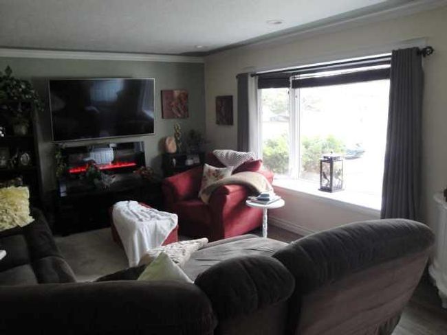 2006 14 Avenue S, Home with 2 bedrooms, 2 bathrooms and 3 parking in Lethbridge AB | Image 3