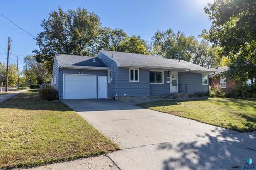 612 N Milwaukee St Street, Canton, SD, 57013-1343 | Card Image