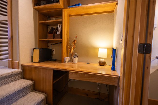 Office with a heating unit | Image 18