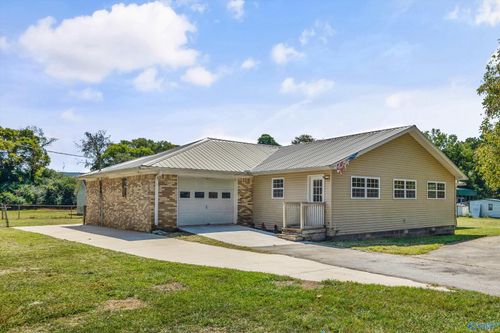 293 Neal Dr, Gurley, AL, 35748-8526 | Card Image