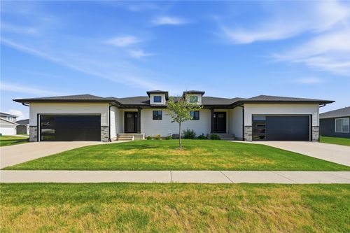 3009 Sherwood Dr, Marion, IA, 52302-7401 | Card Image
