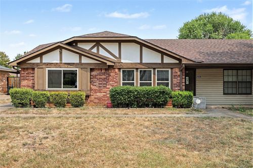 2926 Hilltop Dr, Euless, TX, 76039-7843 | Card Image