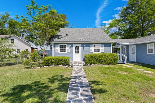 20505 Flat Creek Dr, Chandler, TX, 75758-8908 | Card Image