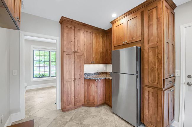 Lots of Storage Cabinets | Image 27