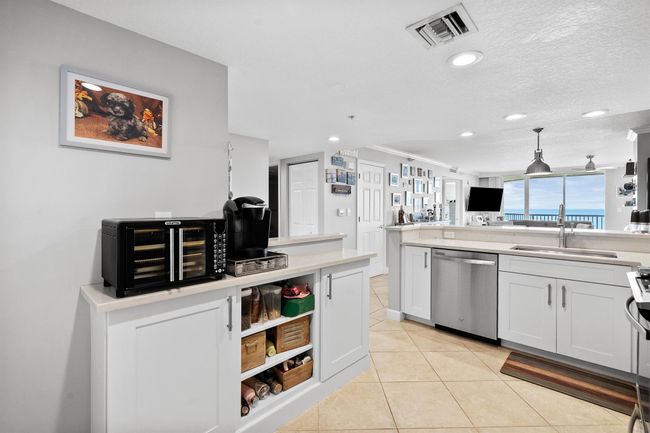 APT-6-2 - 5051 N Highway A1a, Condo with 2 bedrooms, 2 bathrooms and null parking in Hutchinson Island FL | Image 5