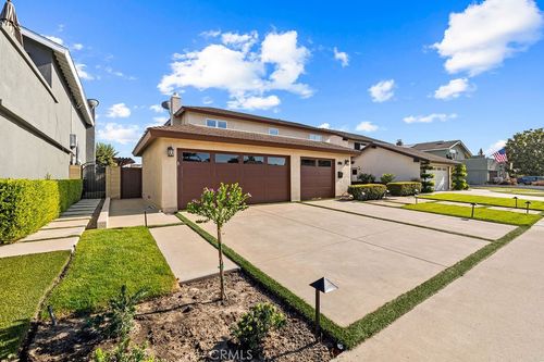 6792 Loyola Dr, Huntington Beach, CA, 92647-4052 | Card Image
