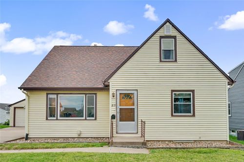 23 24th Ave Sw, Cedar Rapids, IA, 52404-4142 | Card Image