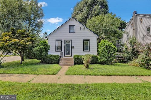 32 S Church St, ROBESONIA, PA, 19551-1402 | Card Image
