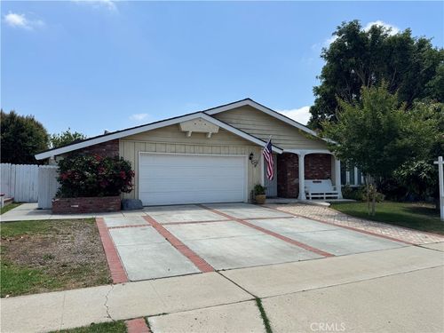 680 Oakhaven Ave, Brea, CA, 92823-6331 | Card Image