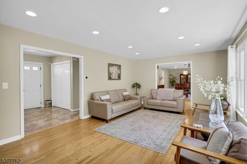 27 Wingate Dr, Livingston, NJ, 07039-3527 | Card Image