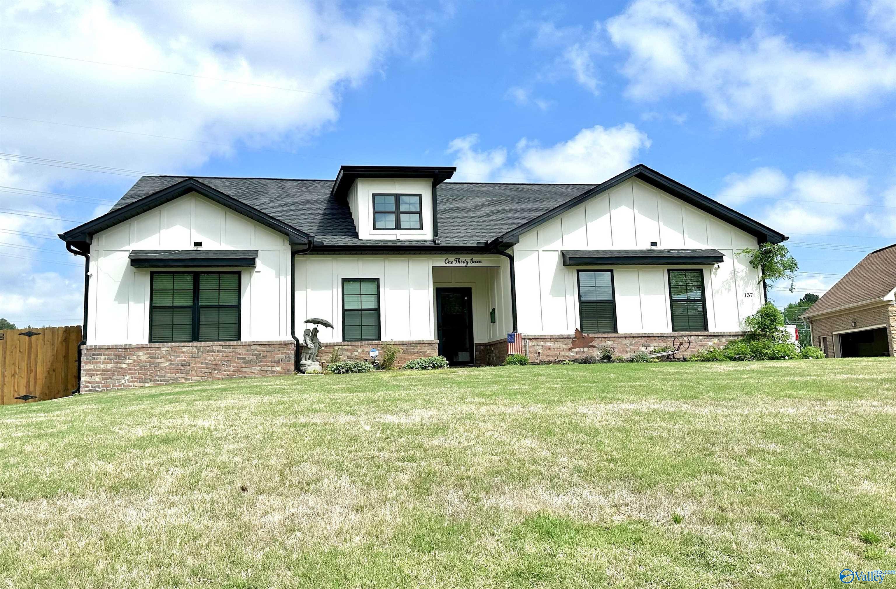 137 Lincarrie Lane, For Sale in Harvest Zoocasa