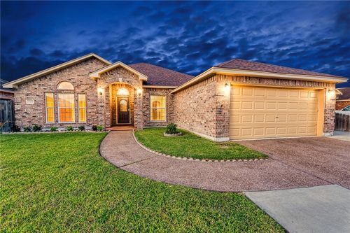 6818 Guinevere St, Corpus Christi, TX, 78414-6273 | Card Image
