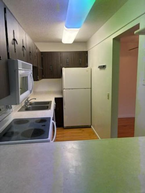 apt-218-4100 Parklawn Ave, Edina, MN, 55435-4672 | Card Image