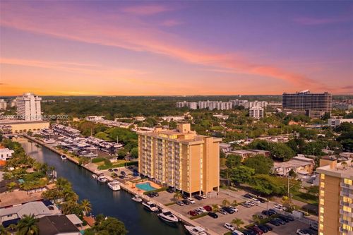 ph-2000 Ne 135th St, North Miami, FL, 33181-2100 | Card Image