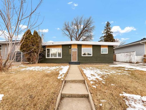 228 12 St Nw, Medicine Hat, AB, T1A6P9 | Card Image