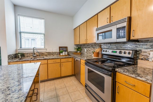 APT-1102 - 1201 Grove Blvd, Condo with 2 bedrooms, 3 bathrooms and 1 parking in Austin TX | Image 9