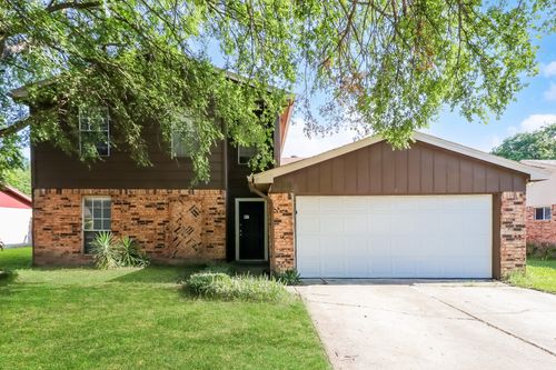 830 Frances Dr, Grand Prairie, TX, 75052-6539 | Card Image