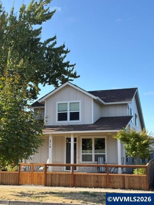 2716 D St Ne, Salem, OR, 97301 | Card Image