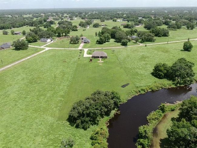 1549 Frontier Trl, House other with 4 bedrooms, 2 bathrooms and 2 parking in Angleton TX | Image 29