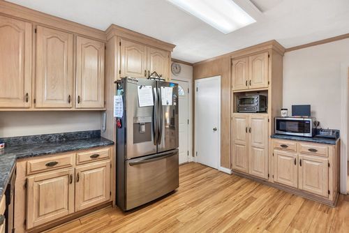 105 W Church St, Iva, SC, 29655-9002 | Card Image