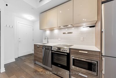 523 - 57 St Joseph St, Condo with 2 bedrooms, 2 bathrooms and 1 parking in Toronto ON | Image 3