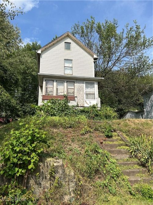 77 Wilhelm St, Struthers, OH, 44471-2233 | Card Image