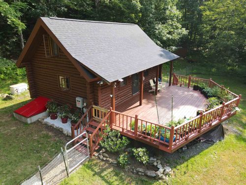 302 Davidson Hill Rd, Chester, VT, 05143-8311 | Card Image