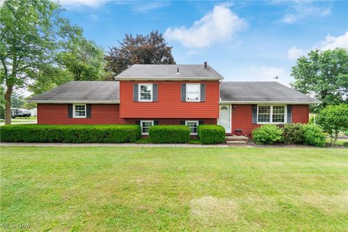 8471 Henry St Sw, Navarre, OH, 44662-9667 | Card Image