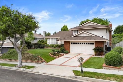 5121 Sumac Ridge Dr, Yorba Linda, CA, 92886-4320 | Card Image