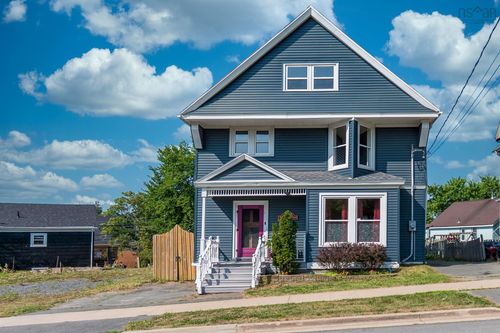 328 King St, Windsor, NS, B0N2T0 | Card Image