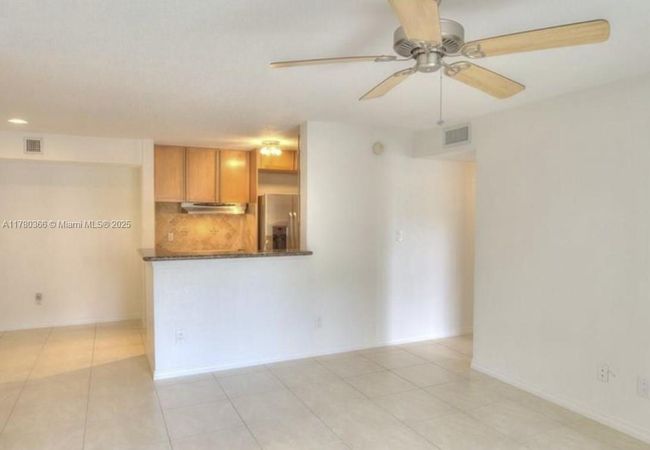 APT-713 - 875 Riverside Dr, Condo with 2 bedrooms, 2 bathrooms and null parking in Coral Springs FL | Image 4