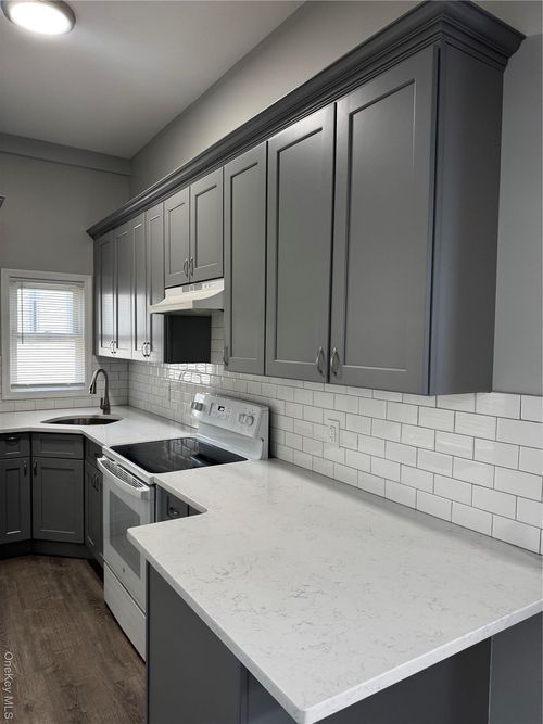 23-12-23 Collegeview Ave, Poughkeepsie, NY, 12603-2437 | Card Image